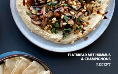 Flatbread met hummus en champignons